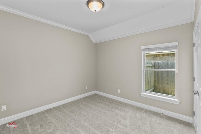 Building Photo - 608 Labarre Ln