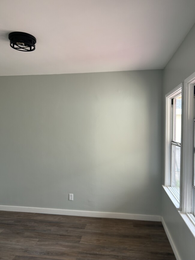 Building Photo - 1029 W 84th St