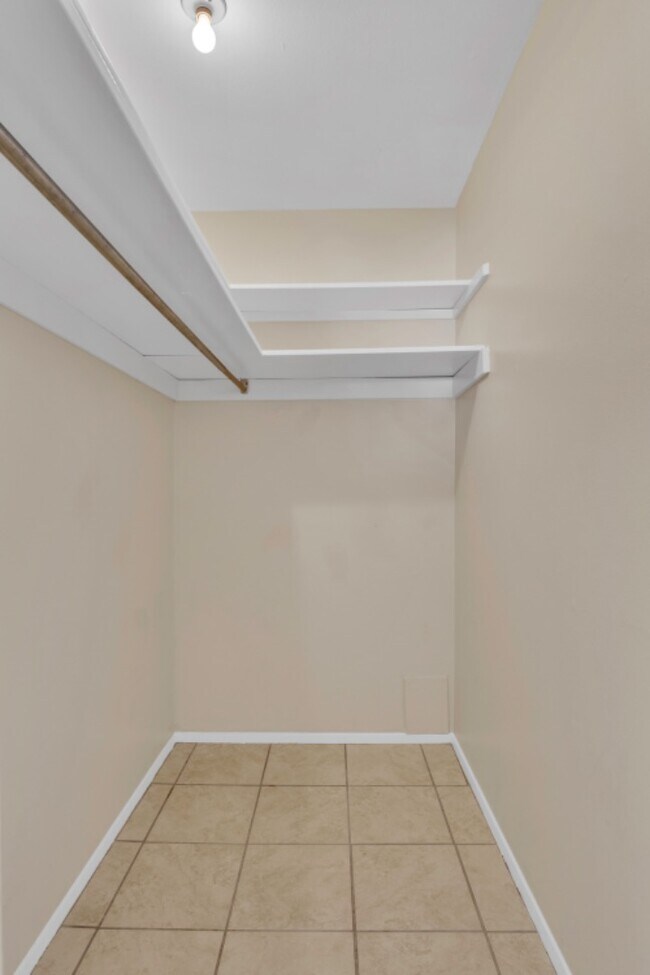 Building Photo - 3300 Hayes Ave