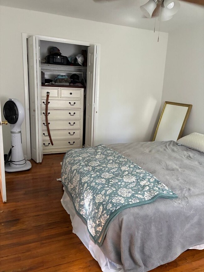 Building Photo - 3 bedroom 2 bathroom near St. Mary's Hospital