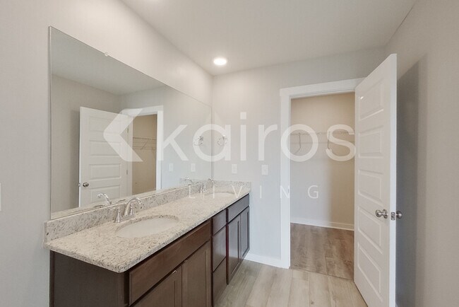 Building Photo - 6405 Upchurch Dr