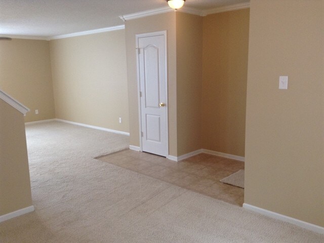 Building Photo - 9217 Middlebury Way