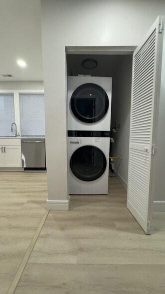 Laundry Room - 2310 W 21st St