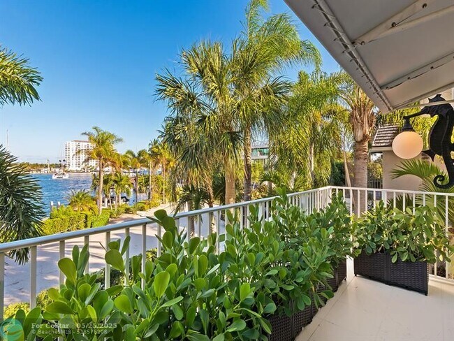Building Photo - 325 Poinciana Dr