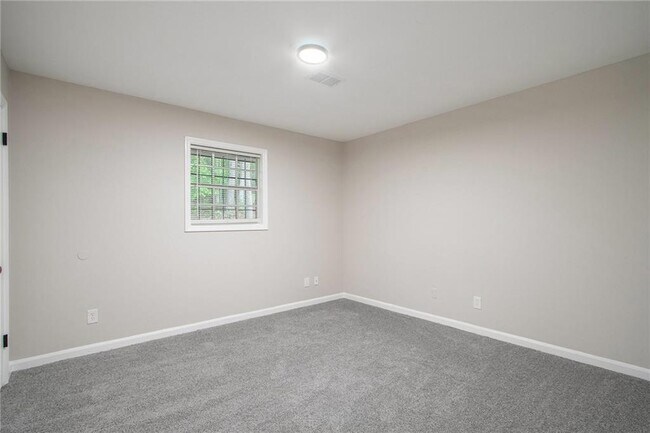 Building Photo - 2243 7 Oaks Cir