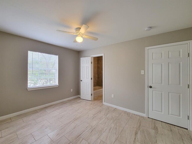 Building Photo - 3206 Lobit Dr