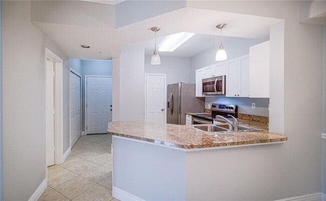 Building Photo - Free application fees 2 Bedroom condo with 2 Baths and balcony minutes from The Mall at Millenia