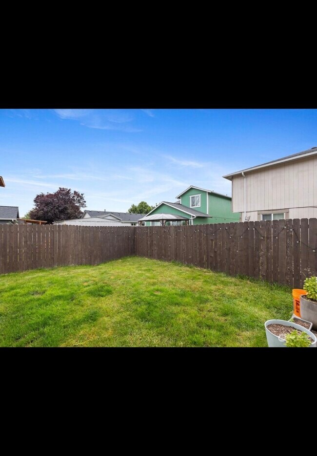 Building Photo - 4331 149th Pl NE