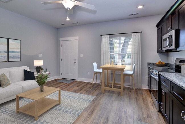 Building Photo - 220 Curry Dr