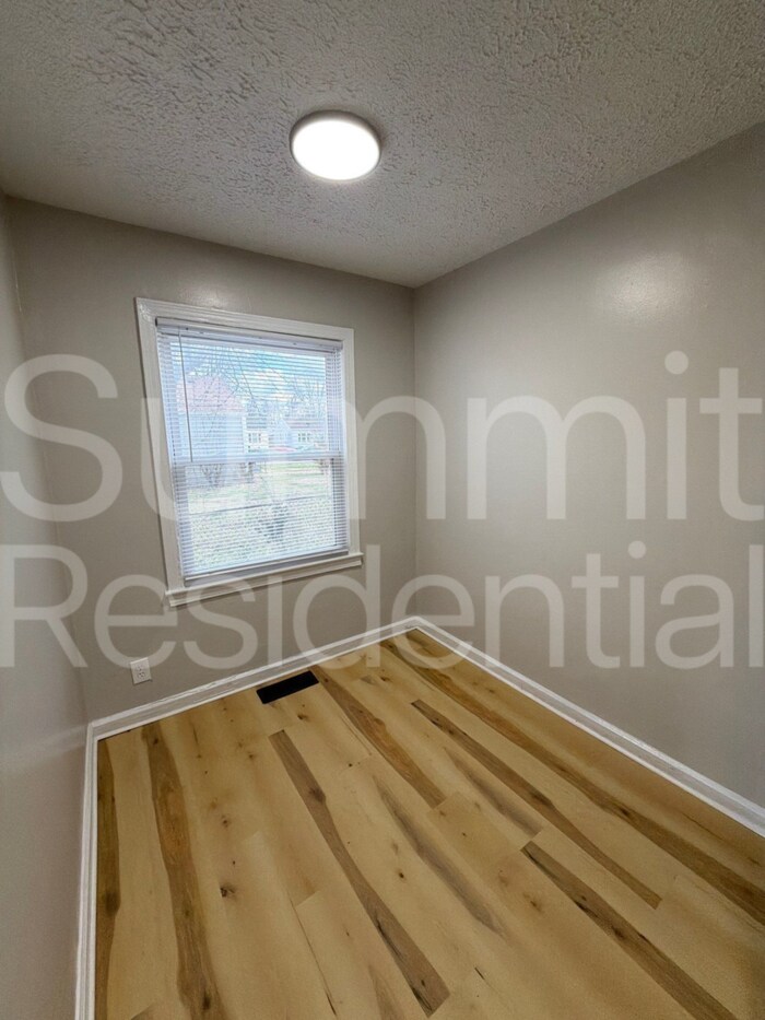 Building Photo - 3005 Linwood Ave
