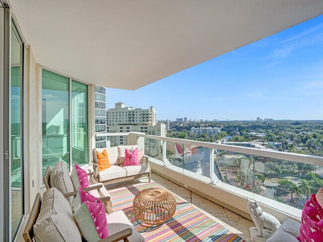 Building Photo - 411 N New River Dr E