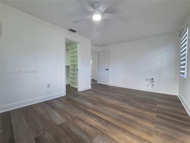 Building Photo - 6240 SW 21st St