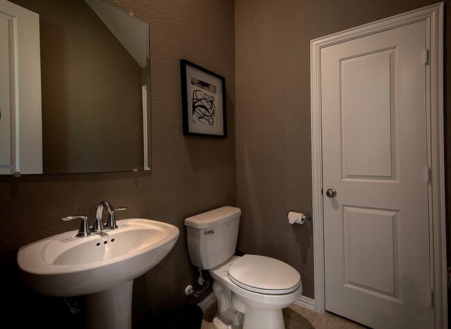 Building Photo - 215 Moon Dance Ct
