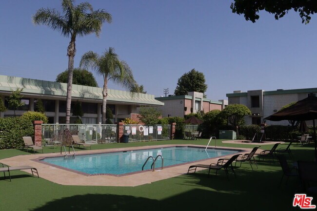 Building Photo - 5301 Balboa Blvd