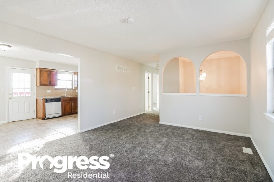 Building Photo - 101 E Pacific Dr