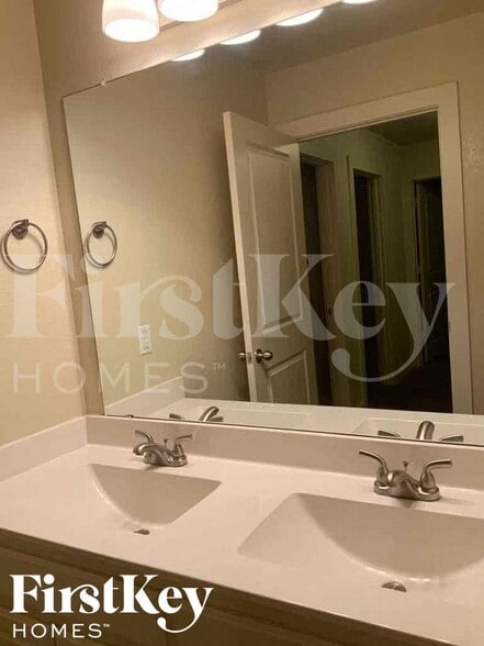 Building Photo - 9923 Rio Doso Dr