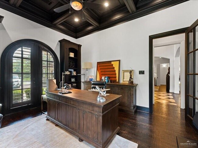 Building Photo - 7 Ivy Castle Ct