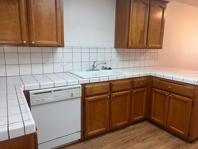 Building Photo - 3829
