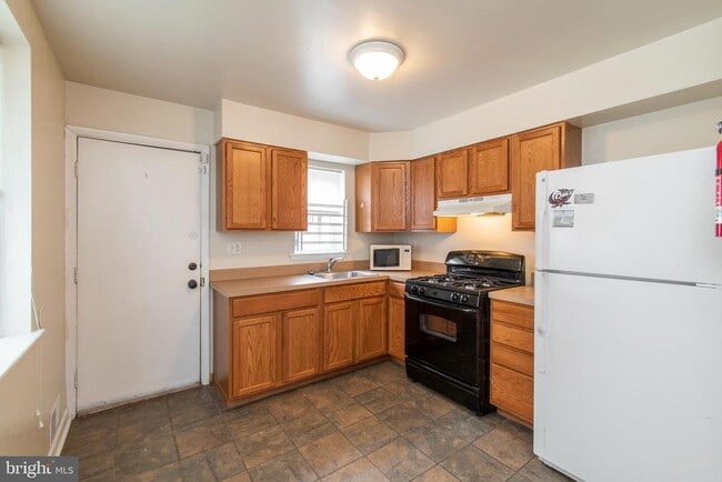 Building Photo - 1635 Fontain St