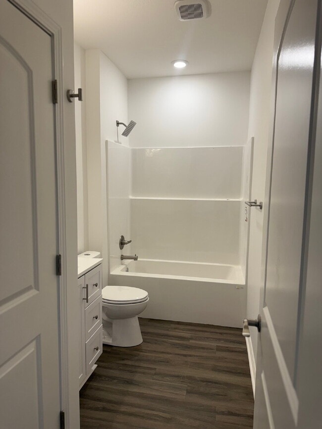 Building Photo - Brand New Luxury 3 Bedroom 2 Bath Condo in Jonesboro!