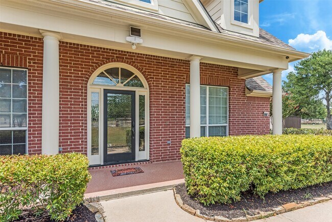 Building Photo - 30062 N Fulshear Dr