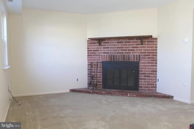 Building Photo - 214 Lexington Rd