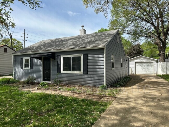 Primary Photo - 292 S 14th St