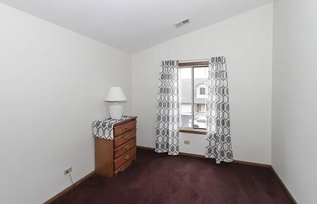 Building Photo - 1732 Chesapeake Ln