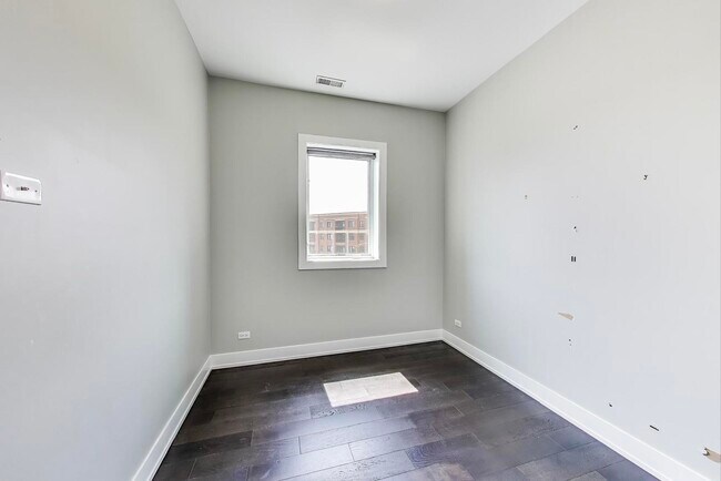 Building Photo - 3224 N Elston Ave