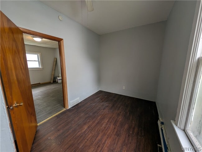 Building Photo - 627 Deer St
