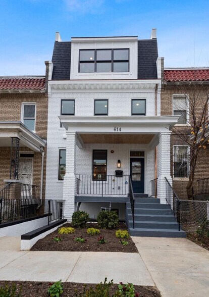 Building Photo - 614 Otis Pl NW
