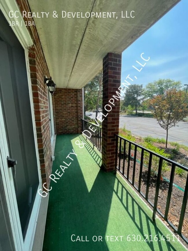 Building Photo - ***DOWNTOWN ELK GROVE VILLAGE - 1 BDRM CON...
