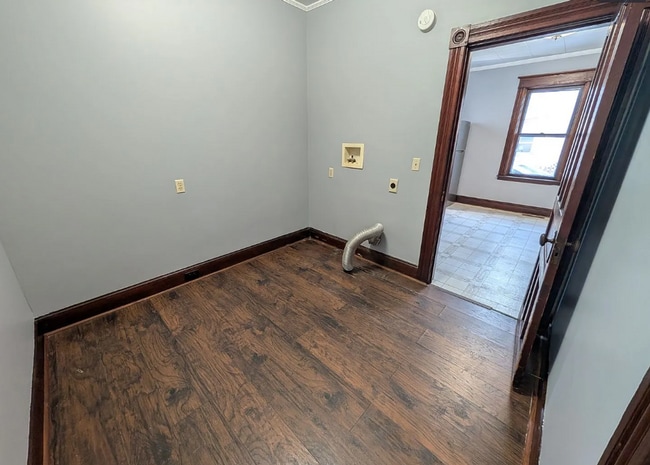 Building Photo - Beautiful 4 BR - Cohoes Available NOW!