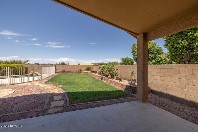 Building Photo - 3096 E Kingbird Pl