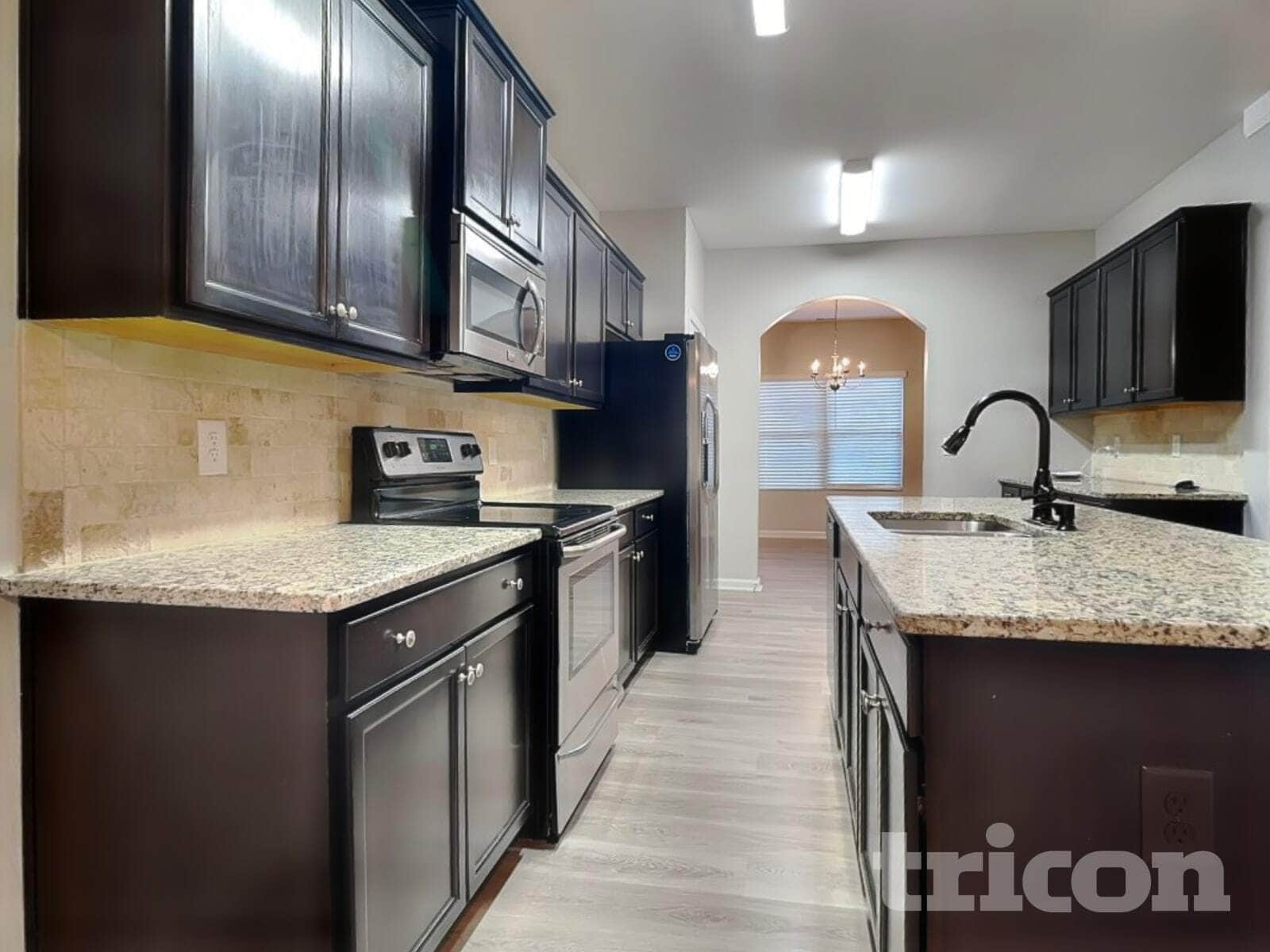 Building Photo - 452 Shady Glen