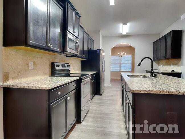 Building Photo - 452 Shady Glen