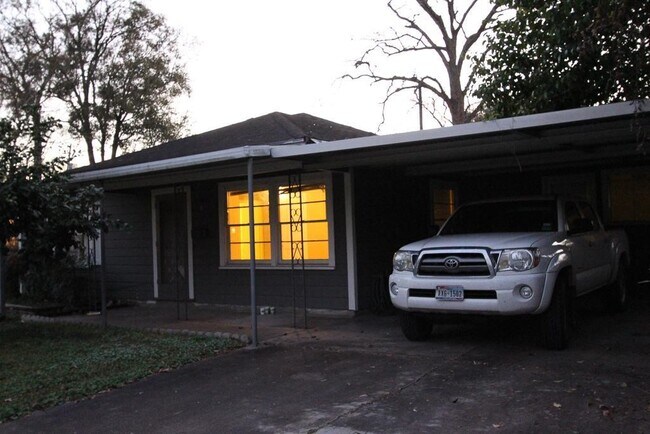Building Photo - 1415 Zora St