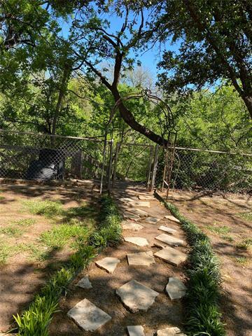 Building Photo - 2026 River Oaks Cir