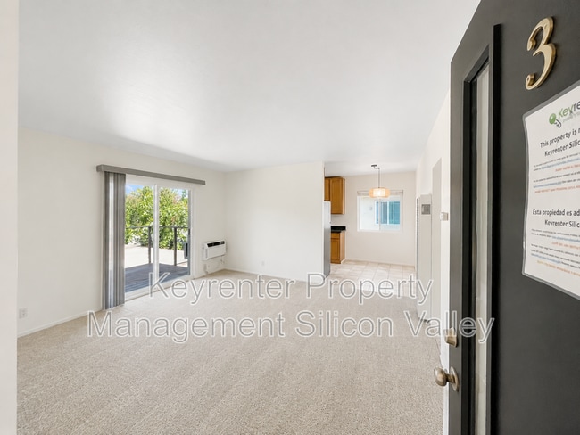 Building Photo - 923 Ravenscourt Ave