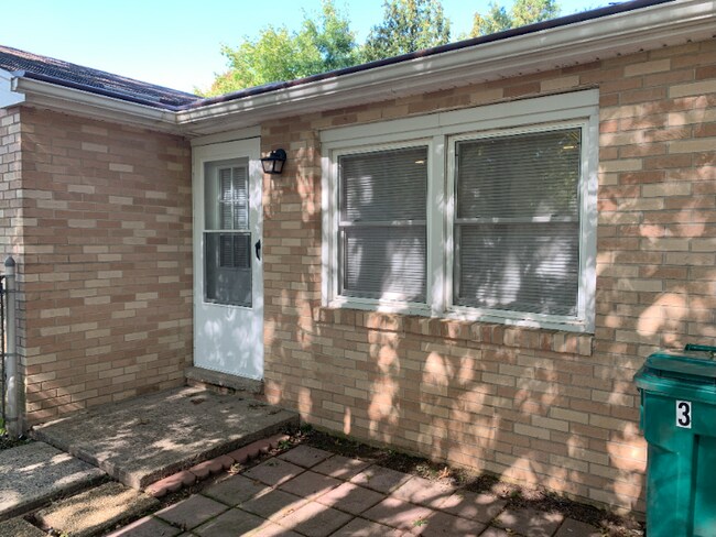 Building Photo - 139 Maple Ave