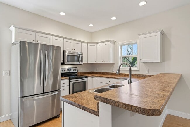 Building Photo - Black Mountain Long Term Rental!
