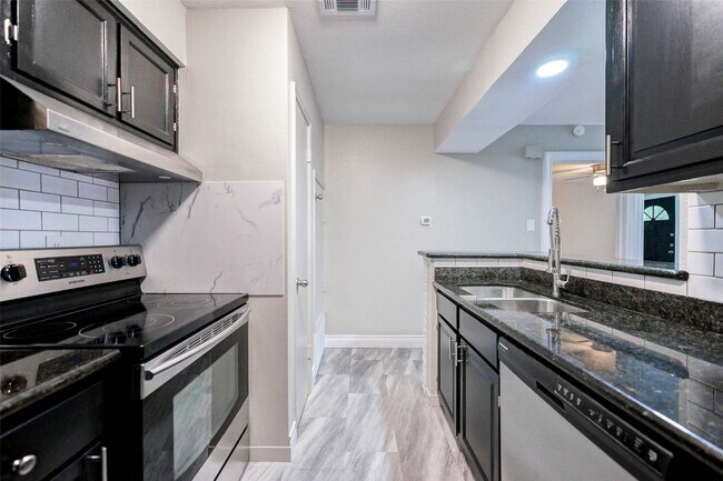 Building Photo - 845 Wax Myrtle Ln