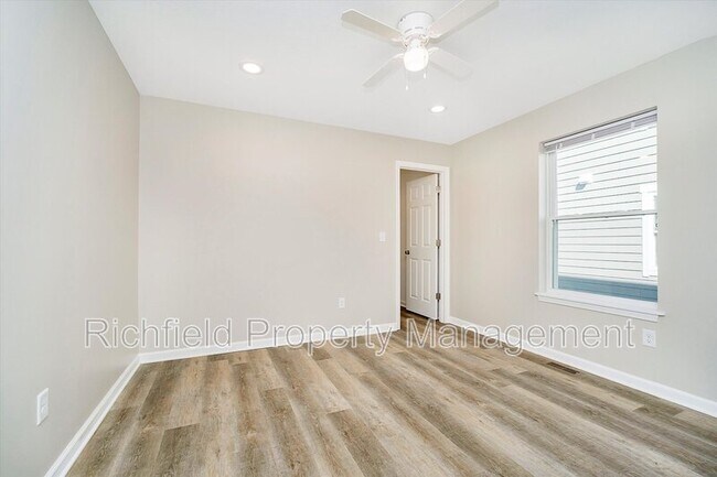 Building Photo - 2538 Columbia Ave