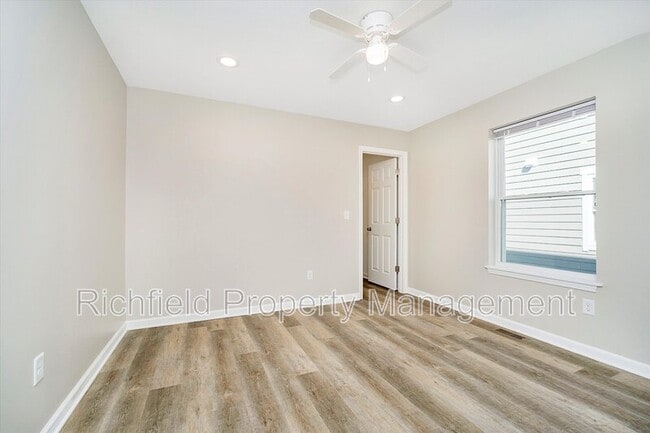 Building Photo - 2550 Columbia Ave