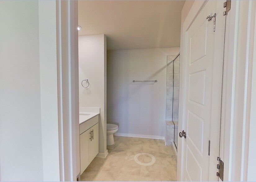 Master Bath - 2606 Comanche Ct