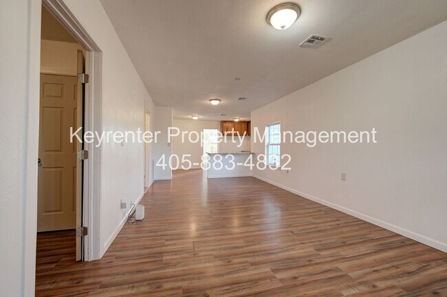 Building Photo - 2709 N Fonshill Ave