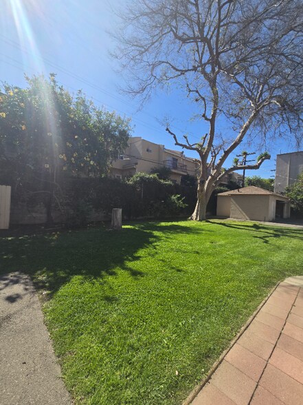 Building Photo - 13644 Leadwell St