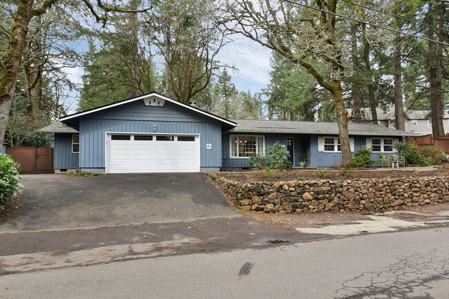 Building Photo - Quaint Remodeled Ranch in Lake Oswego