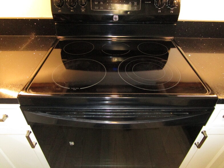 new stove - 2100 Langston Blvd