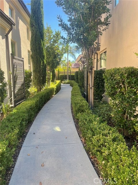 Building Photo - 121 Holly Springs